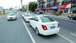 來看鄭州首創(chuàng)“內(nèi)嵌式”停車位長啥樣？