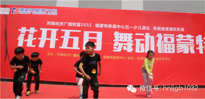 跳街舞的女孩兒下臺后說“我是臨時給他們搭舞的”，好善良的小女生啊！