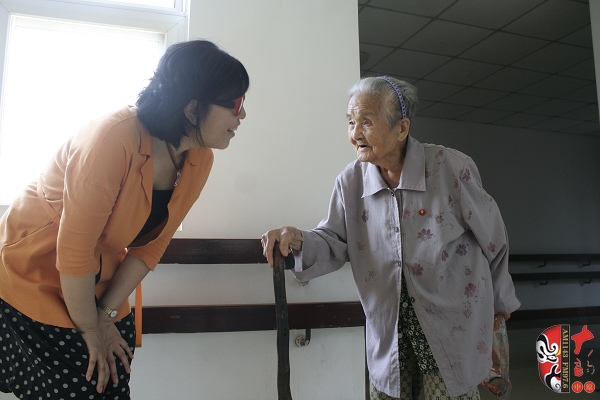 非常有愛心的河南電臺戲曲廣播總監木子問候其他老人 非常有愛心的河南電臺戲曲廣播總監木子問候其他老人