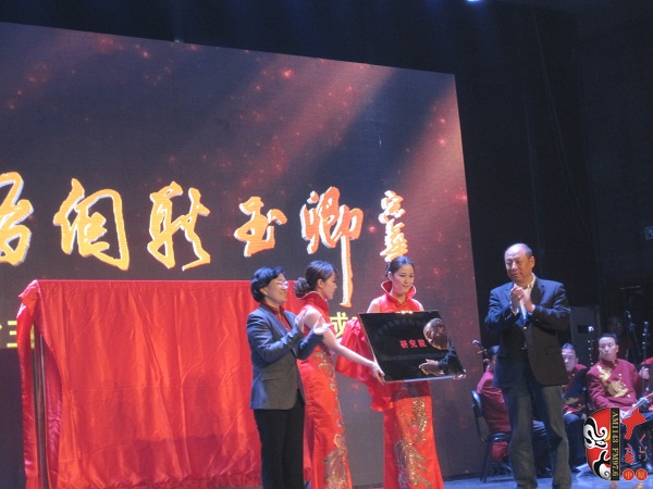 省委組織部副部長(zhǎng)、人力資源和社會(huì)保障廳廳長(zhǎng)楊盛道，省文化廳廳長(zhǎng)楊麗萍為玉卿戲曲音樂藝術(shù)研究院揭牌