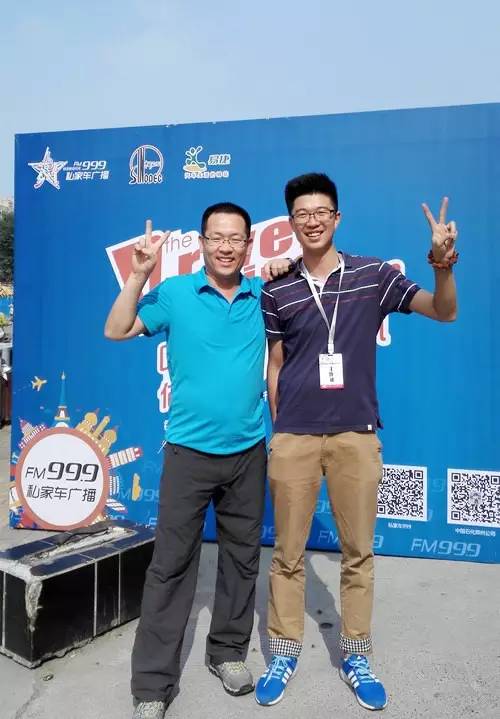 主播鄭強(qiáng)，這兩條大長腿，恩…適合去學(xué)游泳