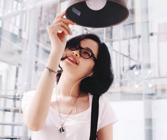當然，怎么能少的了美女出鏡？