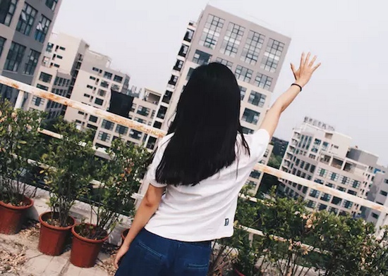 你問我要去向何方，我指向天空的方向。