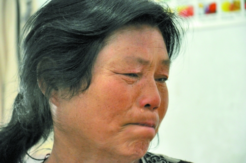 談及女兒的病情，王學鳳不禁哭了出來