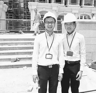 香港大學學生區俊禧（左）在上海一樓盤工地