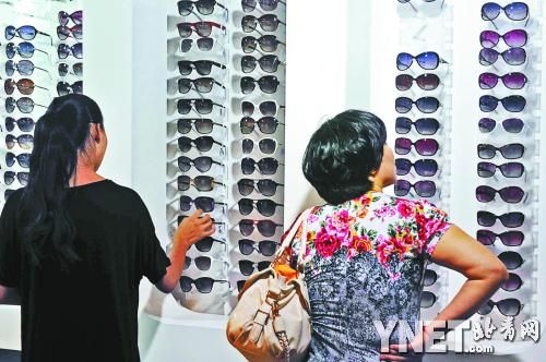 進入暑期之后，眼鏡市場迎來了學生的換鏡高峰