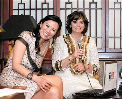 英國《每日郵報》刊發(fā)了一張鄧文迪曾幫助布萊爾夫人在中國推銷其自傳的圖片。