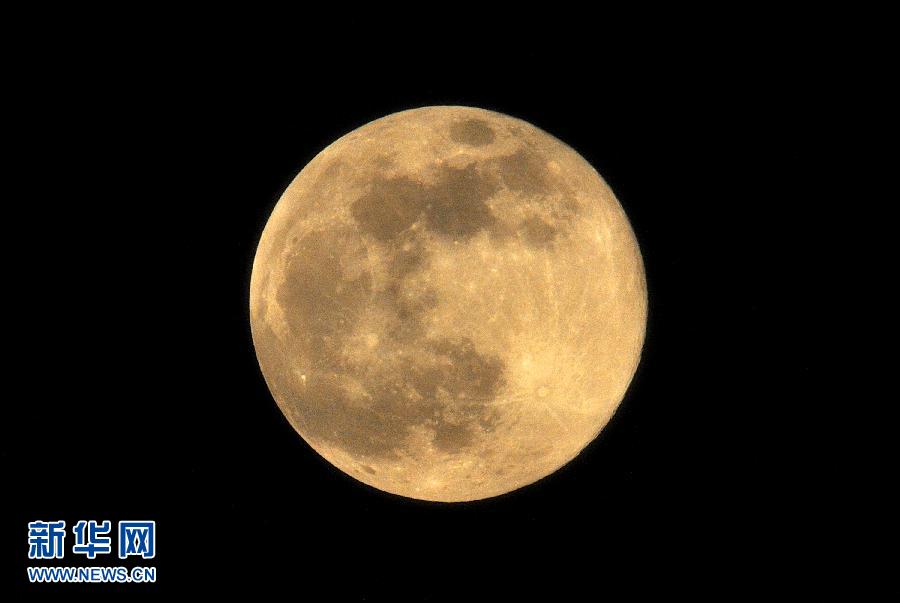 6月23日晚，云南省昆明市上空的圓月。