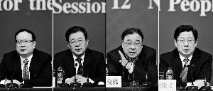 昨天，國務院深化醫藥衛生體制改革領導小組辦公室負責人王保安、孫志剛、馬曉偉、胡曉義（從左至右）就“醫藥衛生體制改革”有關問題回答記者提問。記者王鵬/攝