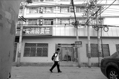 北京工商學(xué)院注冊地址西城區(qū)大醬坊胡同3號院，已經(jīng)是其他單位的辦公地點。　　京華時報記者潘之望攝