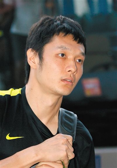 楊智 足球守門員,現效力于北京國安隊,為國家隊守門員。