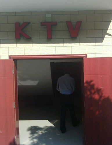 陜西留壩縣委黨校內(nèi)KTV。網(wǎng)友微博截圖