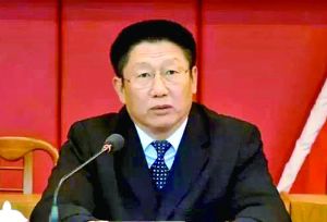 他曾身居要職，在仕途上平步青云，“連跳式”升官；他如今落馬，被查出近乎瘋狂地收受巨額利益、用公款送禮，還隱瞞“裸官”身份、在私企老板的安排下多次嫖娼、參與賭博、與多名女性通奸，被一線辦案人員形容為“五毒俱全”的干部。近日，深圳原市委常委、政法委書記蔣尊玉的貪腐歷程被披露。
