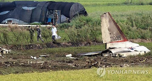 當(dāng)?shù)貢r間28日下午2時8分許，韓國一架空軍教練機T-50在全羅南道光州市西區(qū)細荷洞農(nóng)田墜毀。