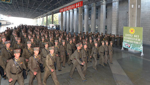 朝鮮人民軍連長(zhǎng)級(jí)連政治指導(dǎo)員日前陸續(xù)抵達(dá)平壤。