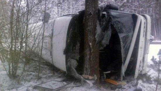 俄一載40人客車發生翻車事故