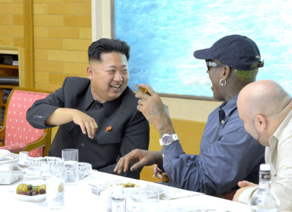 近日，朝鮮最高領(lǐng)導(dǎo)人金正恩已在平壤再次會(huì)見并宴請了正在朝鮮訪問的前美國全國籃球協(xié)會(huì)(NBA)球星羅德