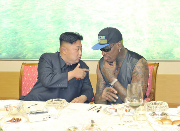 近日，朝鮮最高領(lǐng)導(dǎo)人金正恩已在平壤再次會(huì)見并宴請了正在朝鮮訪問的前美國全國籃球協(xié)會(huì)(NBA)球星羅德