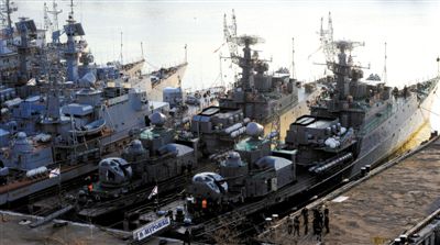 4月1日，停靠在克里米亞塞瓦斯托波爾的軍艦，其中也有烏克蘭海軍軍艦。