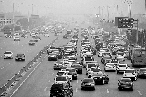 回程車量激增，中州大道車流量大。