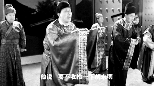 微電影中，“權(quán)貴人士”對“胡永明”多加陷害 視頻截圖