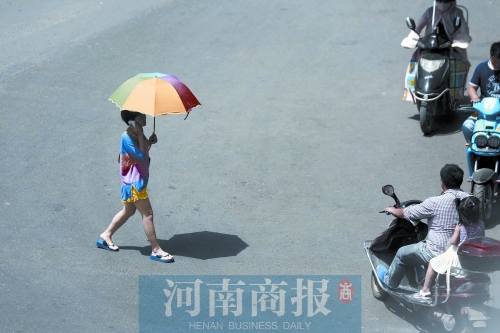 昨天，鄭州市區氣溫達到36.5℃ 記者 侯建勛/攝