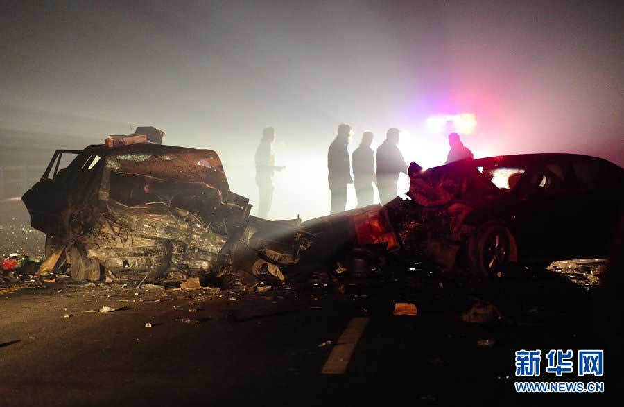 2013年1月9日，合肥，事故現場，兩輛受損車輛已經全部變形