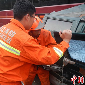 內蒙古通遼三車相撞