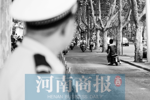 有警察，趕緊掉頭！