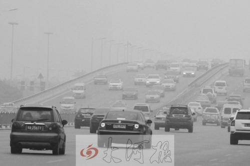 省會鄭州的霧霾中,機(jī)動車尾氣平均占24%,嚴(yán)重時占60%。
