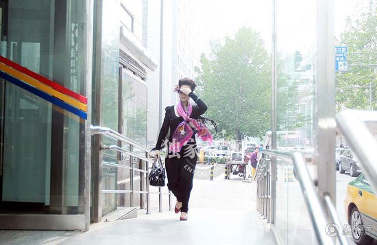 2013年7月22日，李某輪奸案庭前會議在海淀某法庭舉行，現場有大批媒體等候。