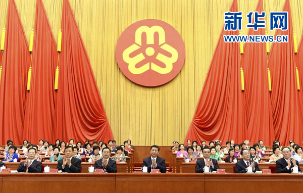 習近平、李克強、張德江、俞正聲、劉云山、王岐山、張高麗等在主席臺就座，祝賀大會召開。