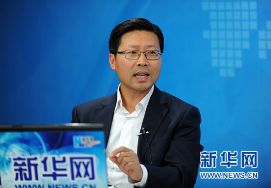 圖為嘉賓與主持人交談。新華網 陳競超 攝