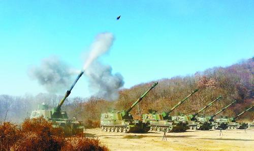 延坪島炮擊事件3周年之際，朝韓間口水仗不斷。圖為韓軍21日舉行應(yīng)對(duì)挑釁訓(xùn)練。