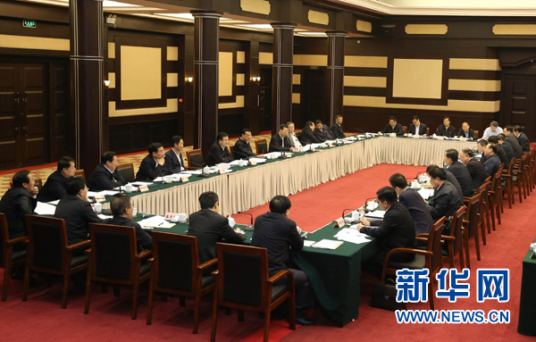 4月28日，中共中央政治局常委、國務院總理李克強在重慶主持召開座談會
