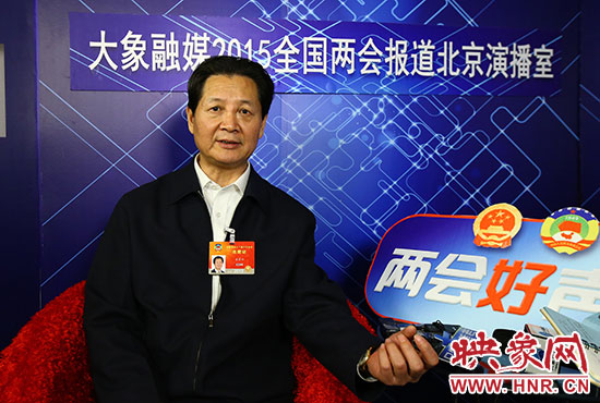 在全國政協委員、河南大學校長婁源功接受采訪。