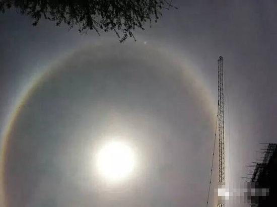 上海現UFO 專家稱光圈是日暈亮點或是飛行器(圖)