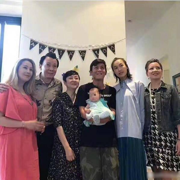 陳冠希女兒首曝光 陳冠希女友是誰？秦舒培個人資料照片家庭背景