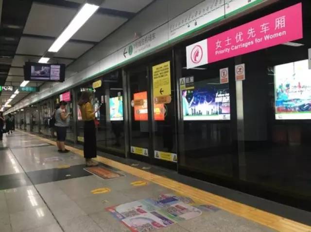 尷尬了！深圳地鐵首開(kāi)女性車(chē)廂 結(jié)果塞滿(mǎn)男乘客