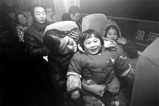 坐上愛心大巴，乘客滿臉喜悅