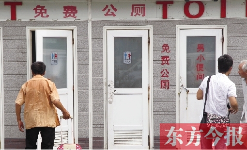 前幾天這里的免費公廁被管理員強行賣紙巾搭售，昨天又重新恢復了免費
