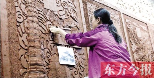 昨天上午，鄭州雕塑壁畫院的藝術家們正在創作鄭州地鐵文化主題墻的雕塑作品