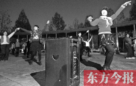 做到既讓跳舞的人有地方，又不影響他人休息，這才是化解矛盾的根本出路