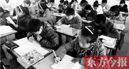 一所學(xué)校的學(xué)生們在上課中。鄭州、新鄉(xiāng)成為國家中小學(xué)教育質(zhì)量綜合評價(jià)改革實(shí)驗(yàn)區(qū)