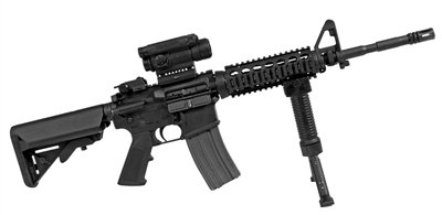 M4 卡賓槍，戰(zhàn)斗全重：3.4公斤，最大有效射程：600米，全槍長：840mm，空槍重：2.88公斤