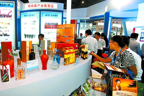 9月24日，2012中國(guó)（鄭州）產(chǎn)業(yè)轉(zhuǎn)移系列對(duì)接活動(dòng)產(chǎn)業(yè)轉(zhuǎn)移暨新型工業(yè)化成果展在鄭州國(guó)際會(huì)展中心舉行