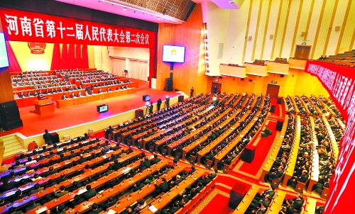 　4月1日下午，河南省第十二屆人民代表大會第二次會議在省人民會堂開幕。 記者 郭 宇 董 亮 攝
