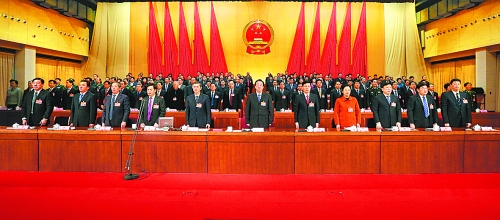 4月2日上午，河南省第十二屆人民代表大會第二次會議在莊嚴的國歌聲中閉幕。記者 郭宇 董亮 攝