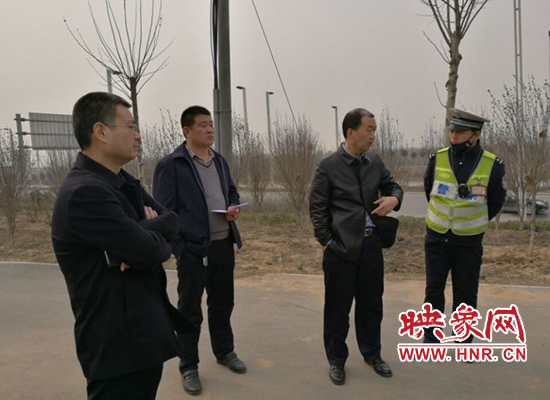 滎陽市路警聯合“雷霆”封殺“雙超”車輛