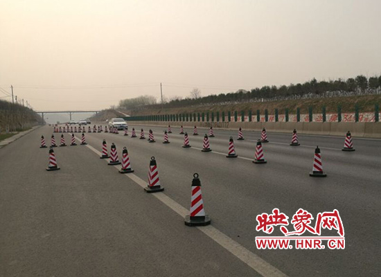滎陽市路警聯合“雷霆”封殺“雙超”車輛